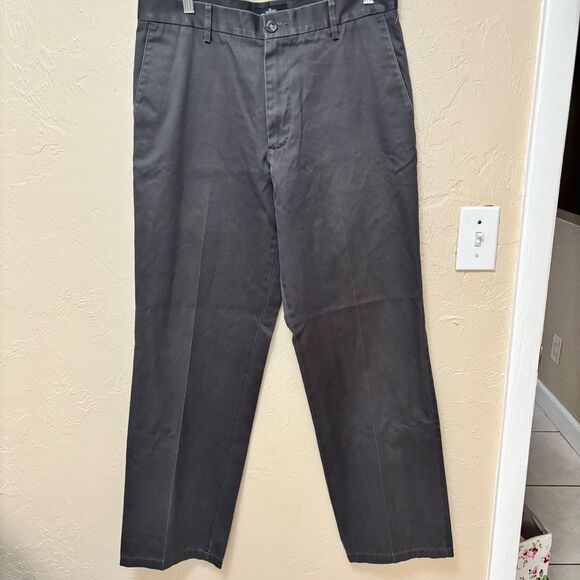 699. Men Dockers khakis size 32x32 - Picture 1 of 3